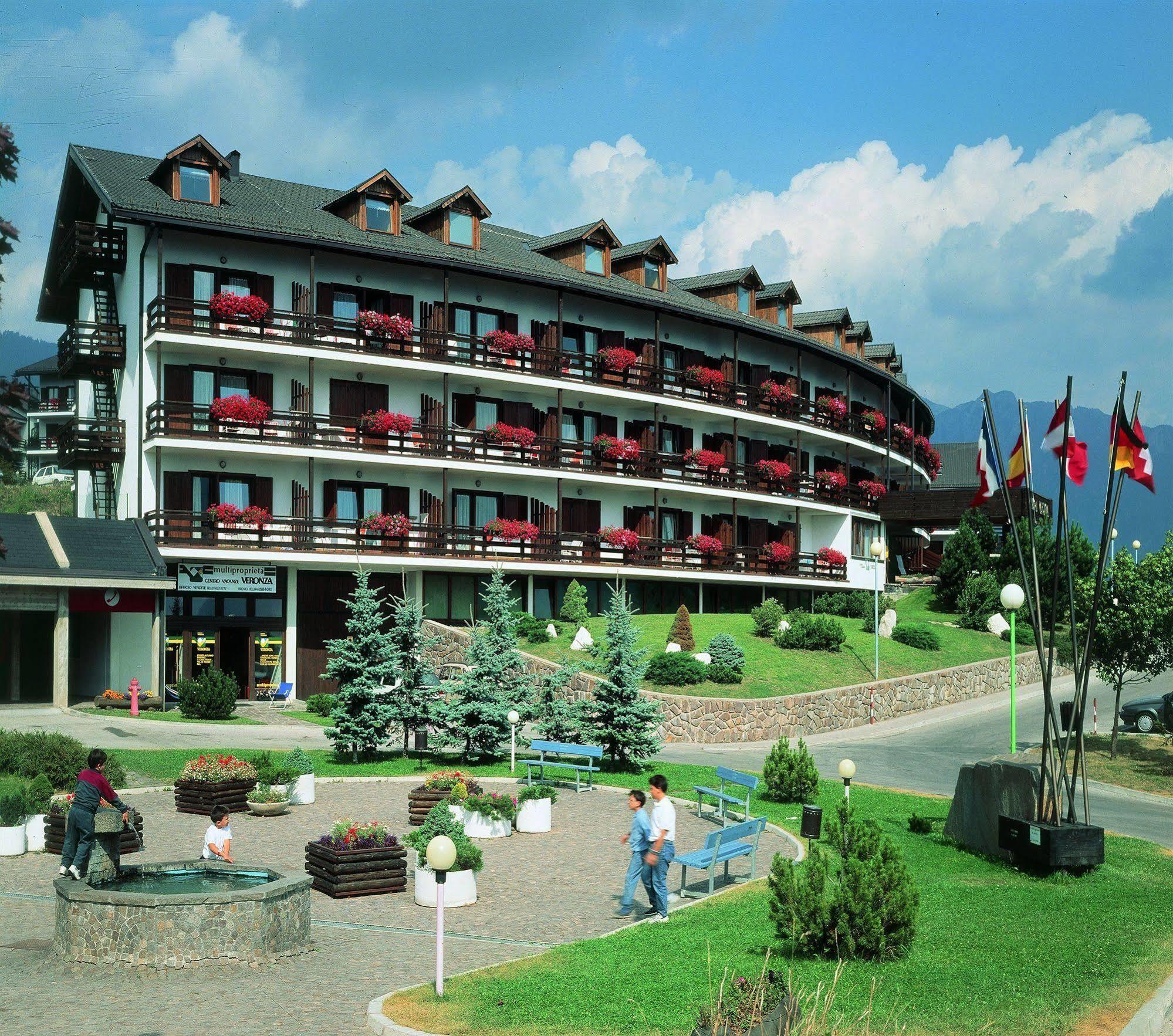 Hotel Resort Veronza Cavalese Exterior photo